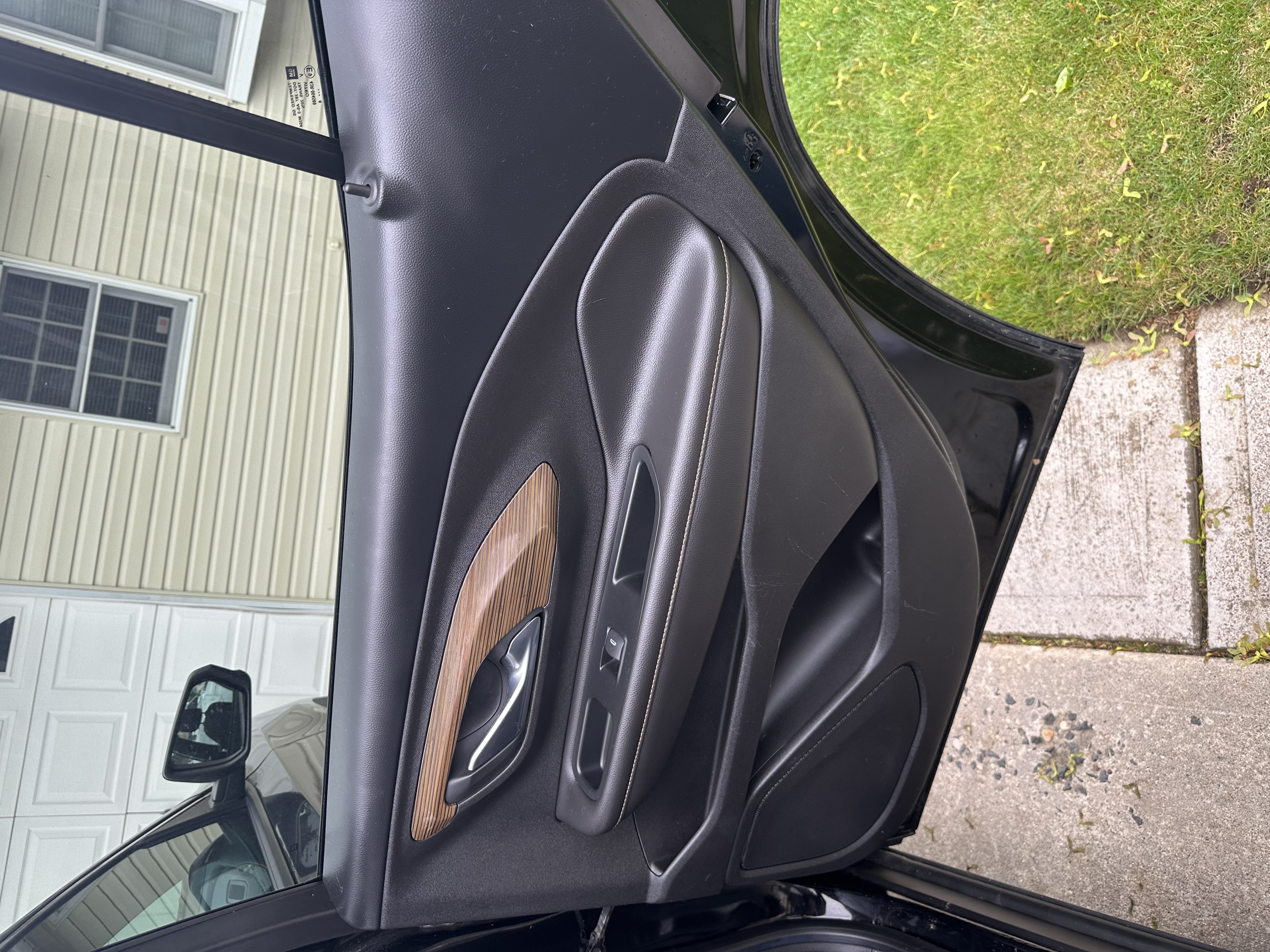 Vehicle photo 24