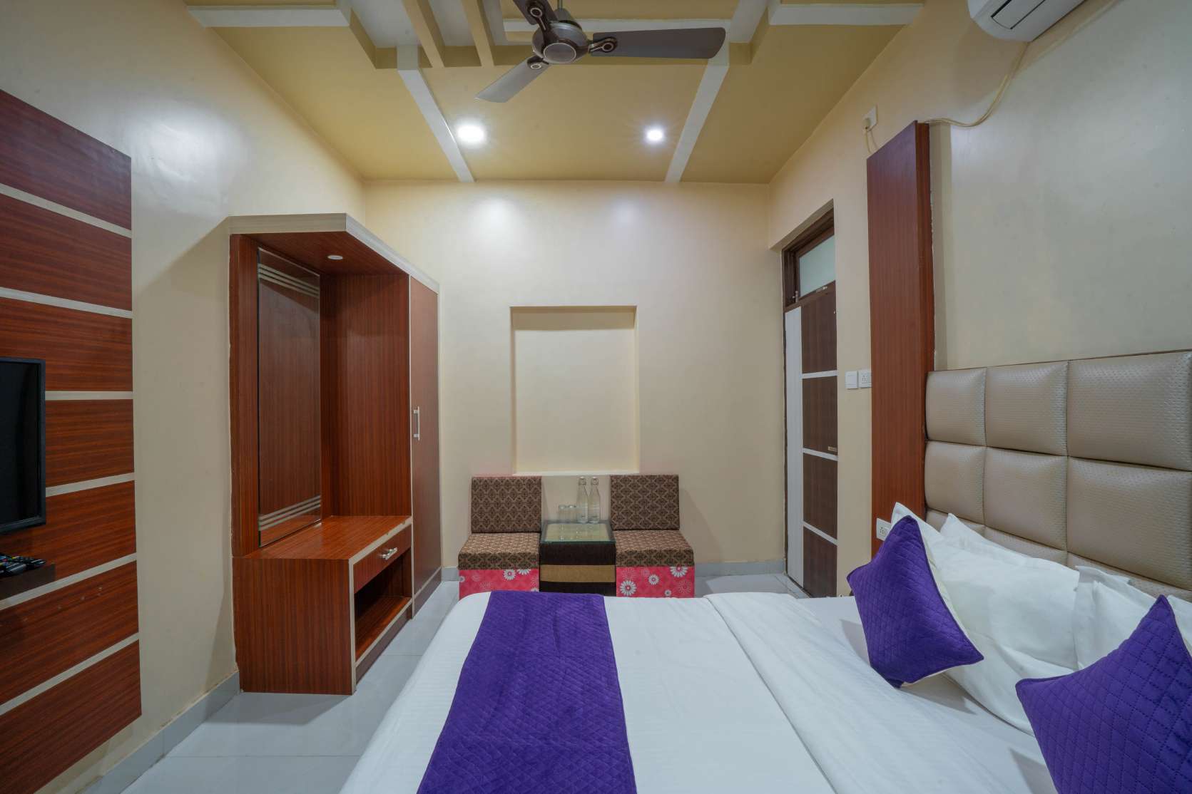 Deluxe-room-featured