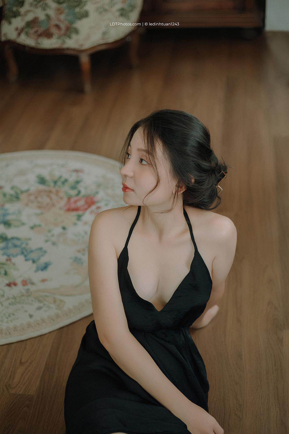 Em chìm sâu vào cô đơn