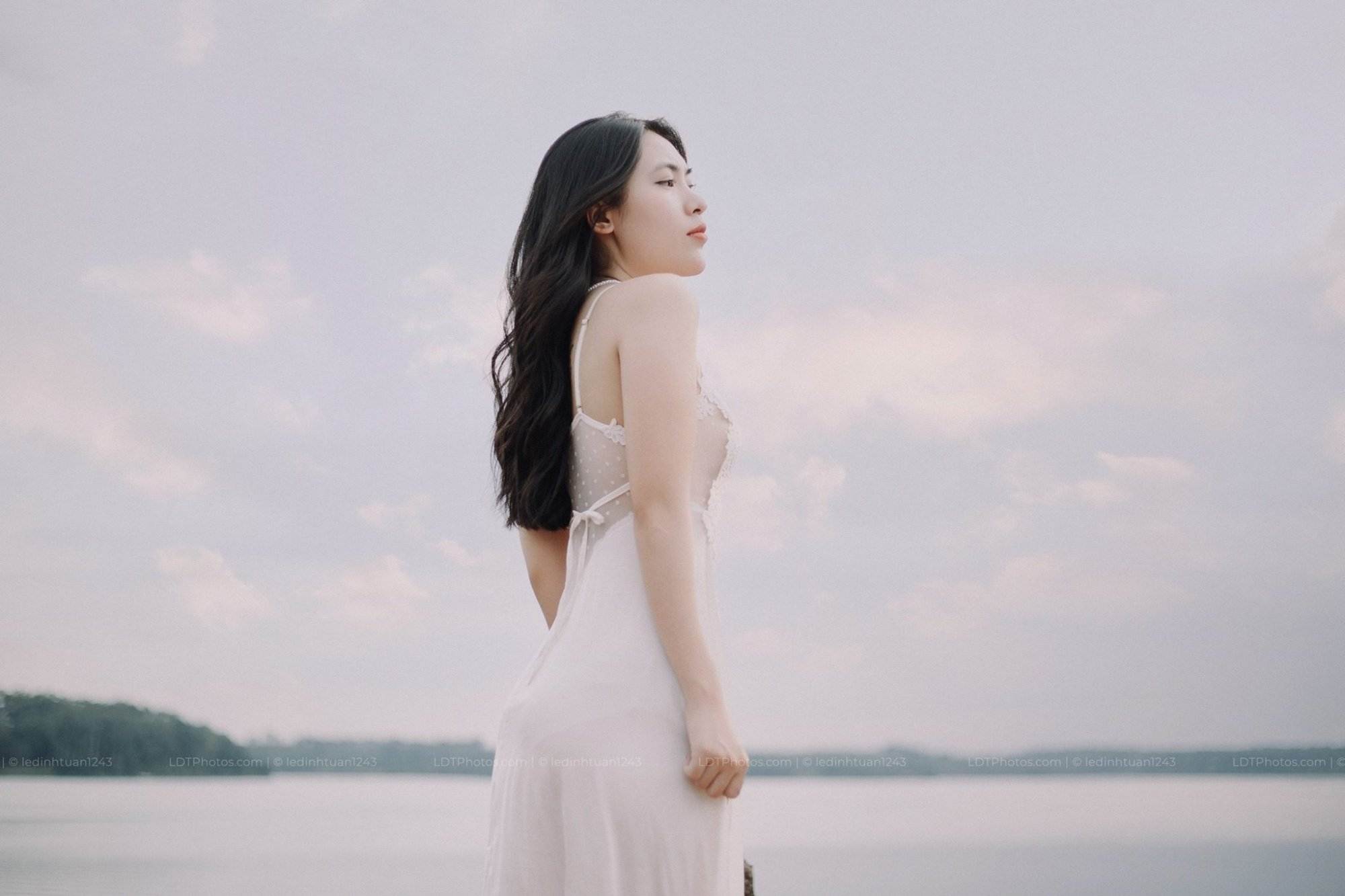 Nàng Thơ Bên Hồ