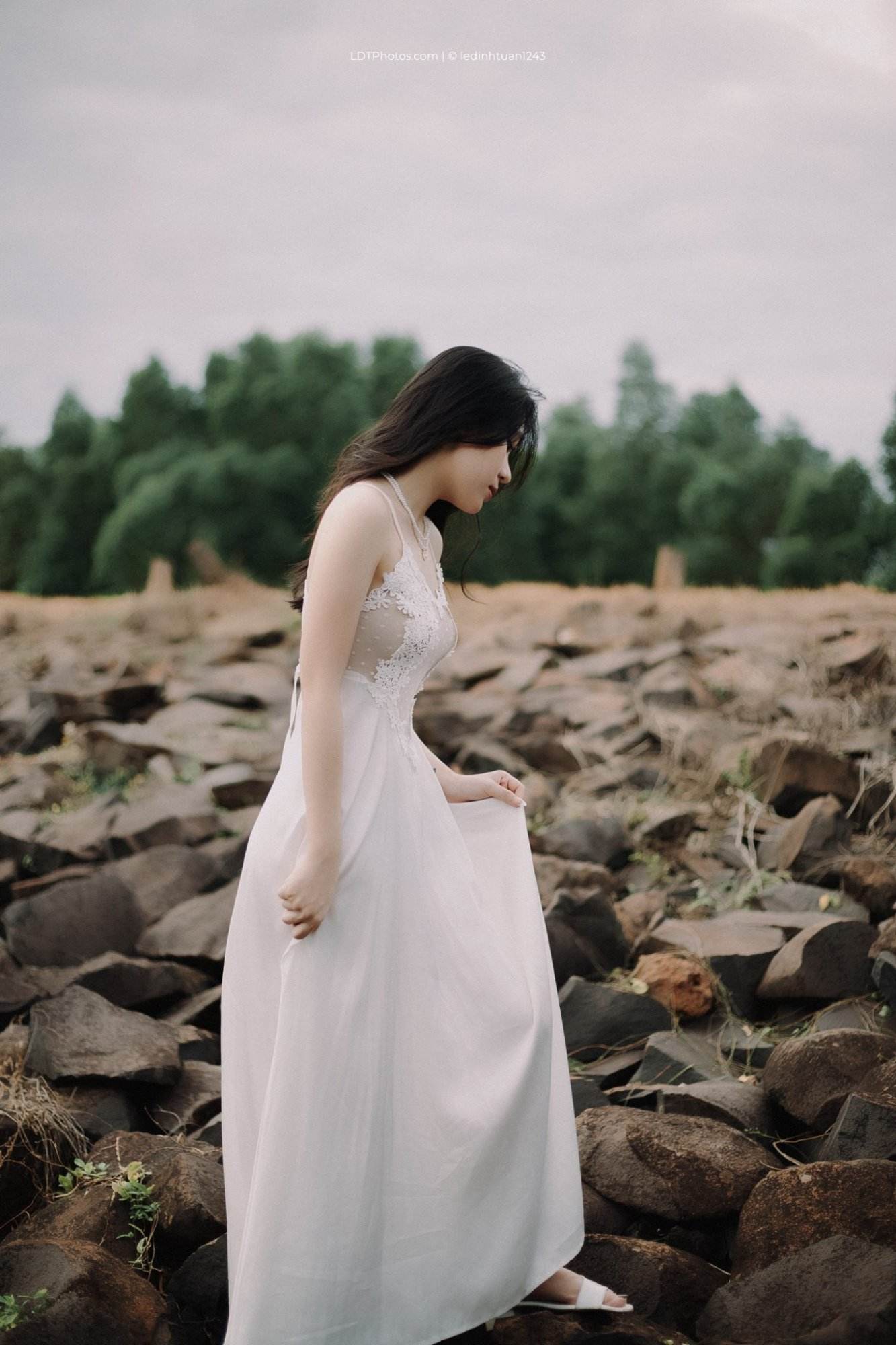 Nàng Thơ Bên Hồ