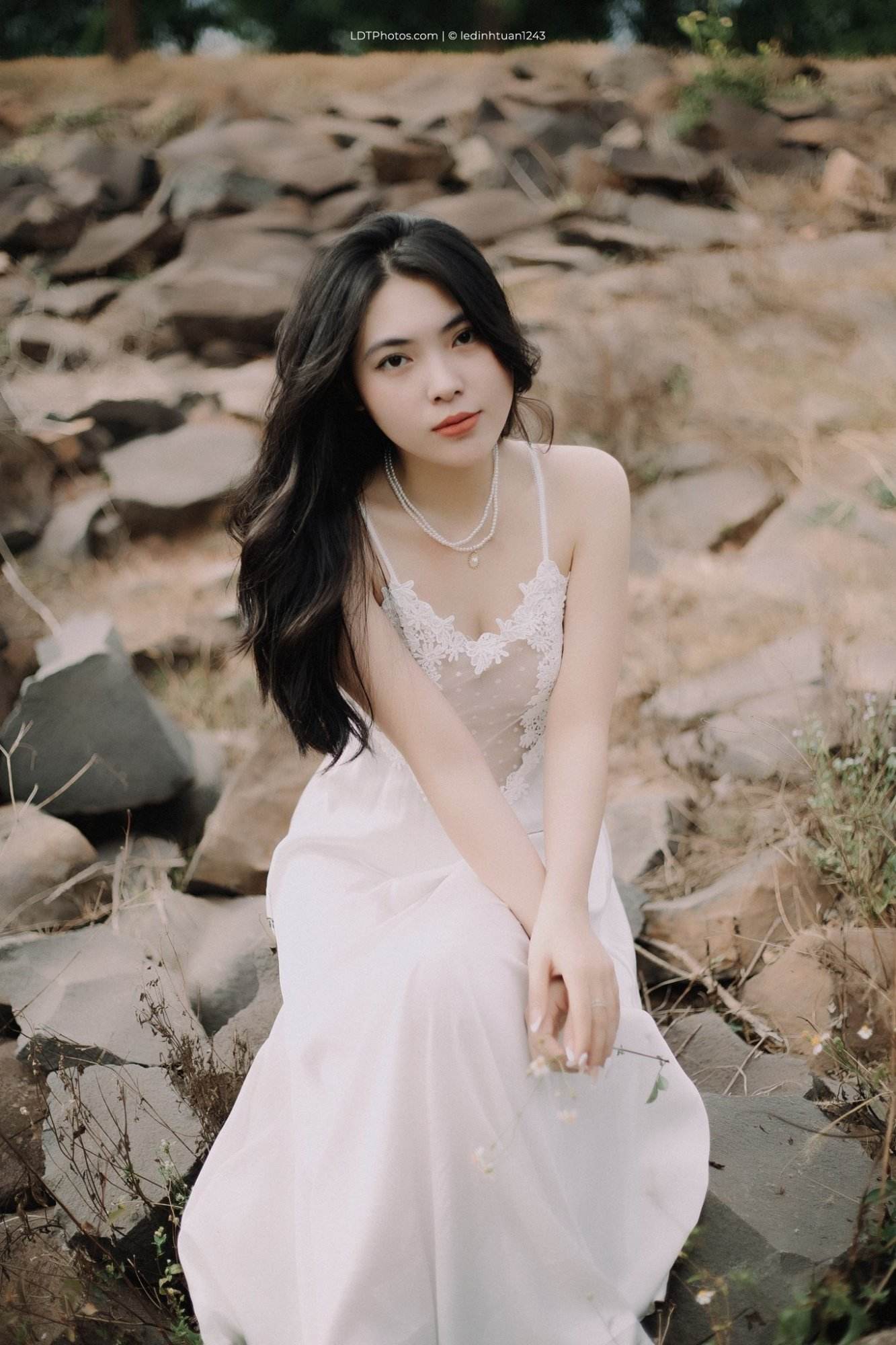 Nàng Thơ Bên Hồ