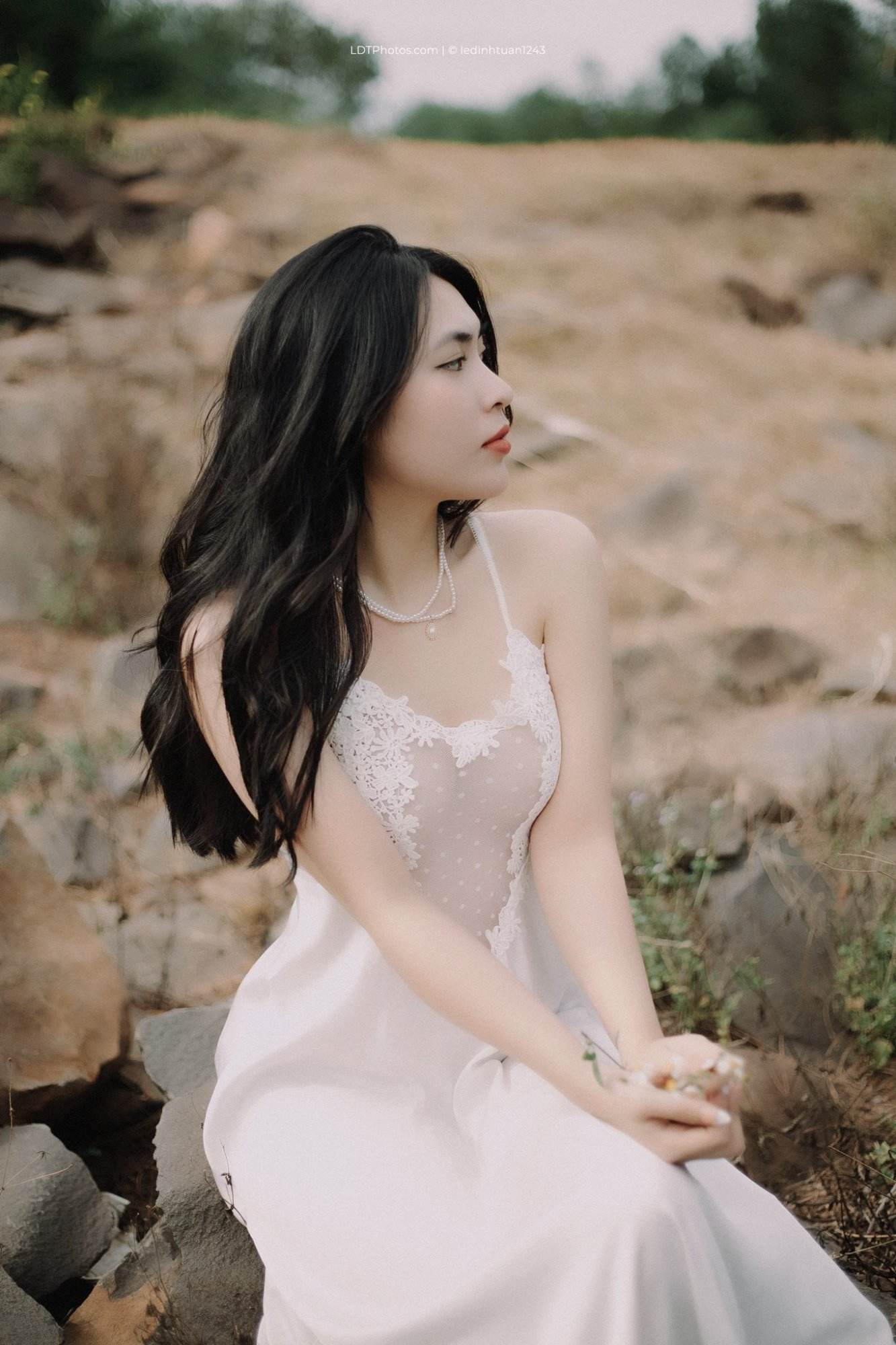 Nàng Thơ Bên Hồ