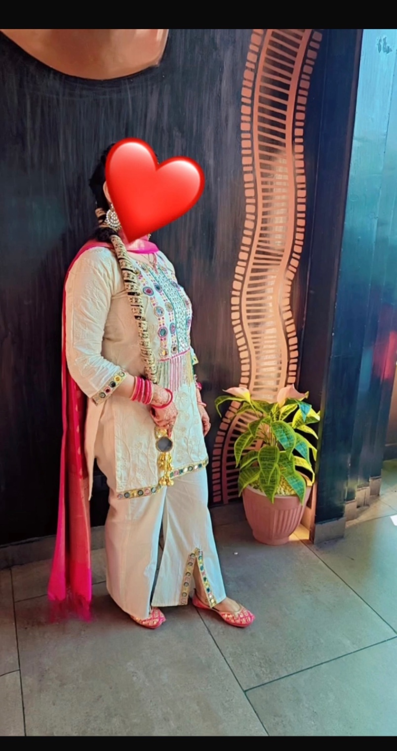 Beige suit with pink dupatta - photo 2