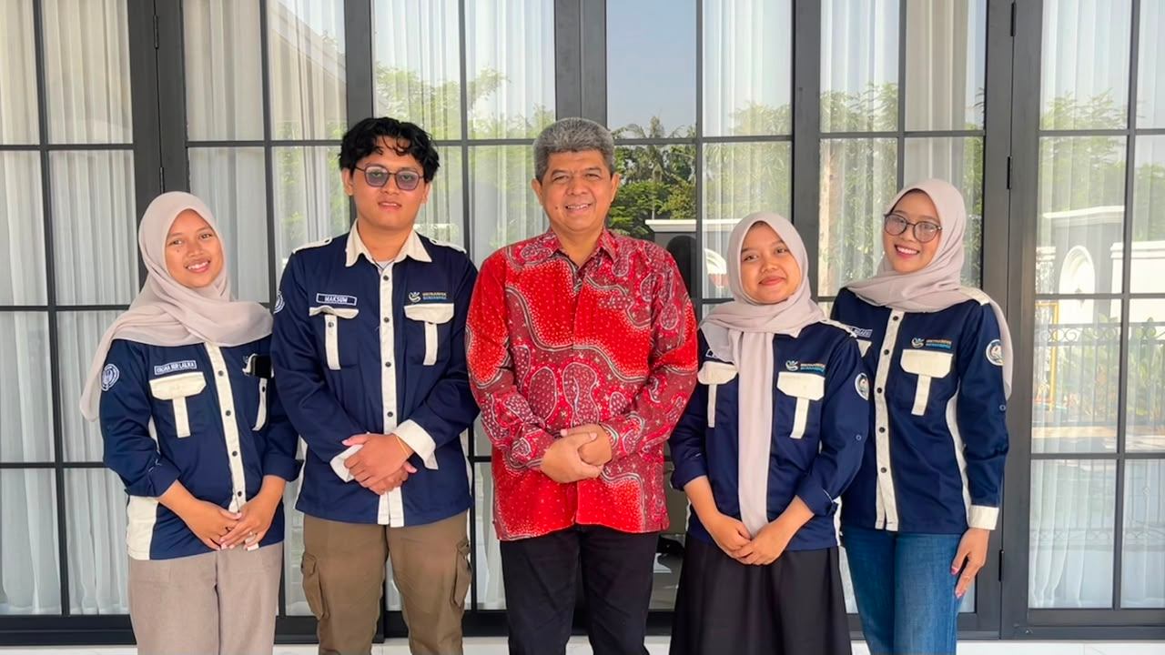 Audiensi Tim PPKO KSI MIST FMIPA UNY bersama Bapak Bambang Sigit Sulaksono, S.T. selaku Anggota DPRD Kabupaten Sleman. (dokumentasi pribadi)<div data-empty="true"><br></div><div data-empty="true"><br></div>