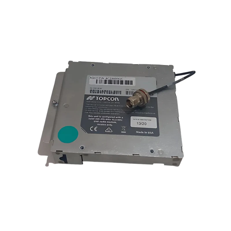 Radio RTK Para Antena AGI4 Topcon instalado em trator, em operação agrícola de precisão.