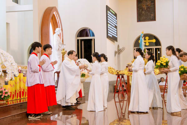 Gx. Phước Lâm: Mừng Sinh Nhật Đức Trinh Nữ Maria - Bổn Mạng Hội Tận Hiến