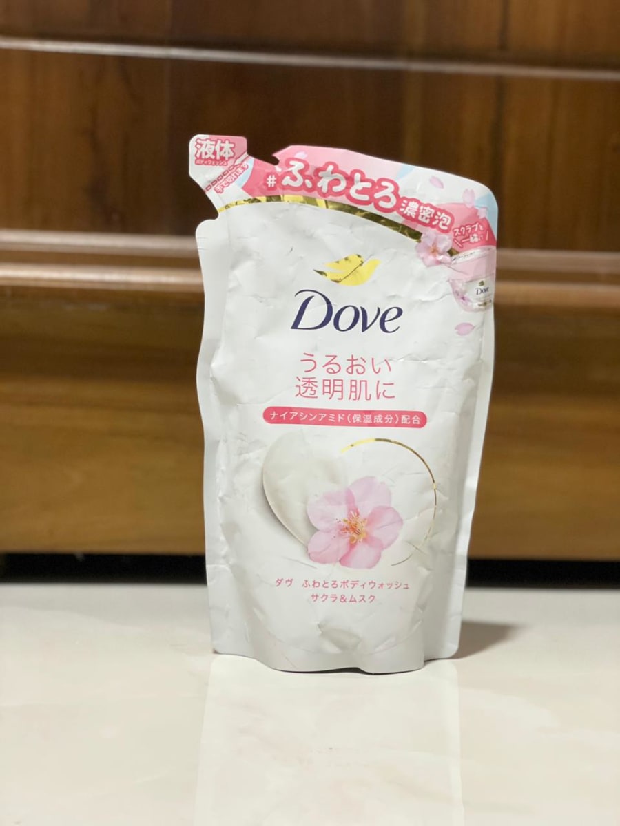 Dove Sakura & Musk Moisturizing Body Wash