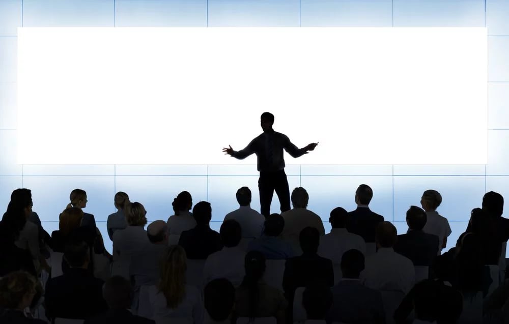 Qué hace una agencia de marketing digital (y cuándo te compensa contratarla)
