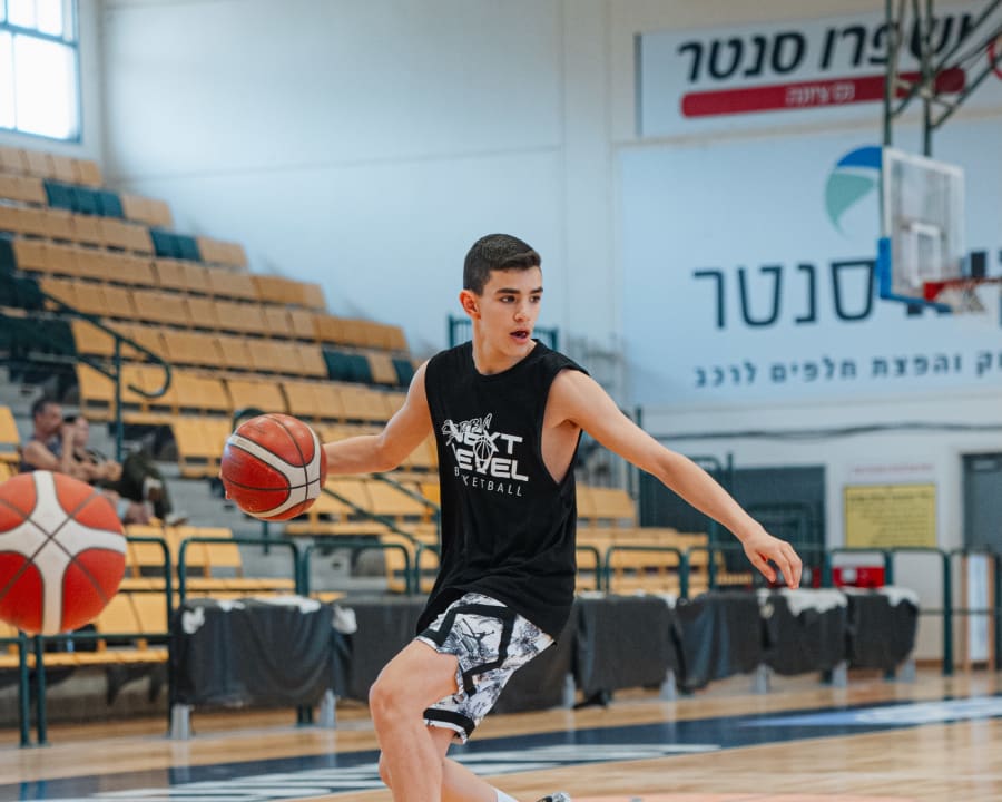 מחנות