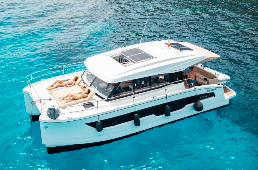 Luxury Yacht Experiences Along the Cyprus Coast: Your Gateway to Unforgettable Mediterranean Escapes