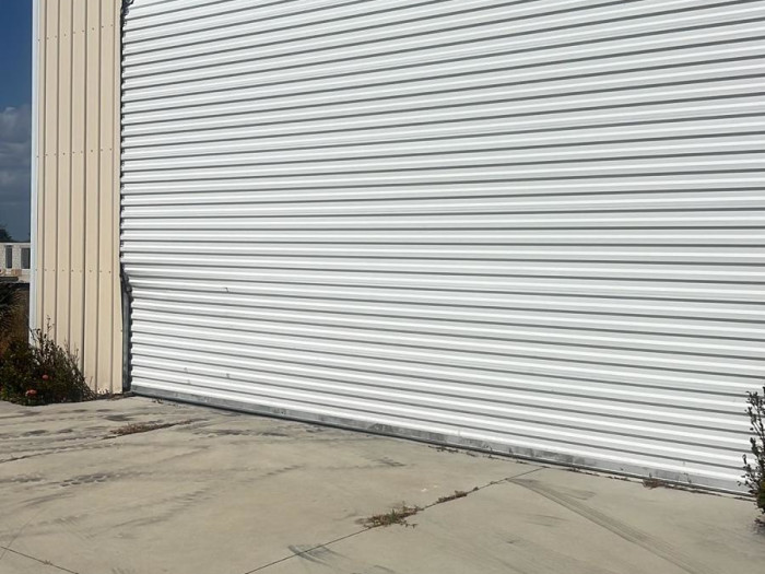 Commercial roll-up door
