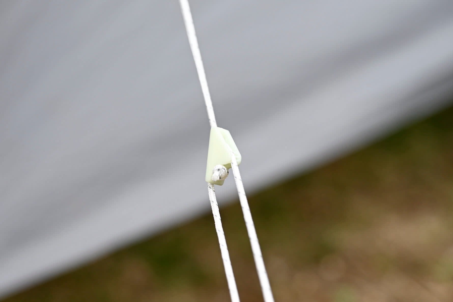 蓄光テンショナー