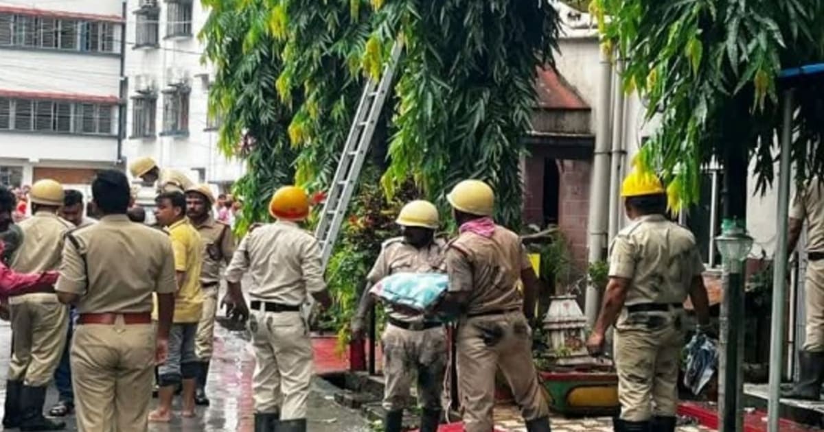 बंगाल में बीरभूम के होटल में आग, 7 की मौत:सुबह 4.30 बजे सोते समय हादसा; सावन सोमवार पर तारापीठ मंदिर आए थे