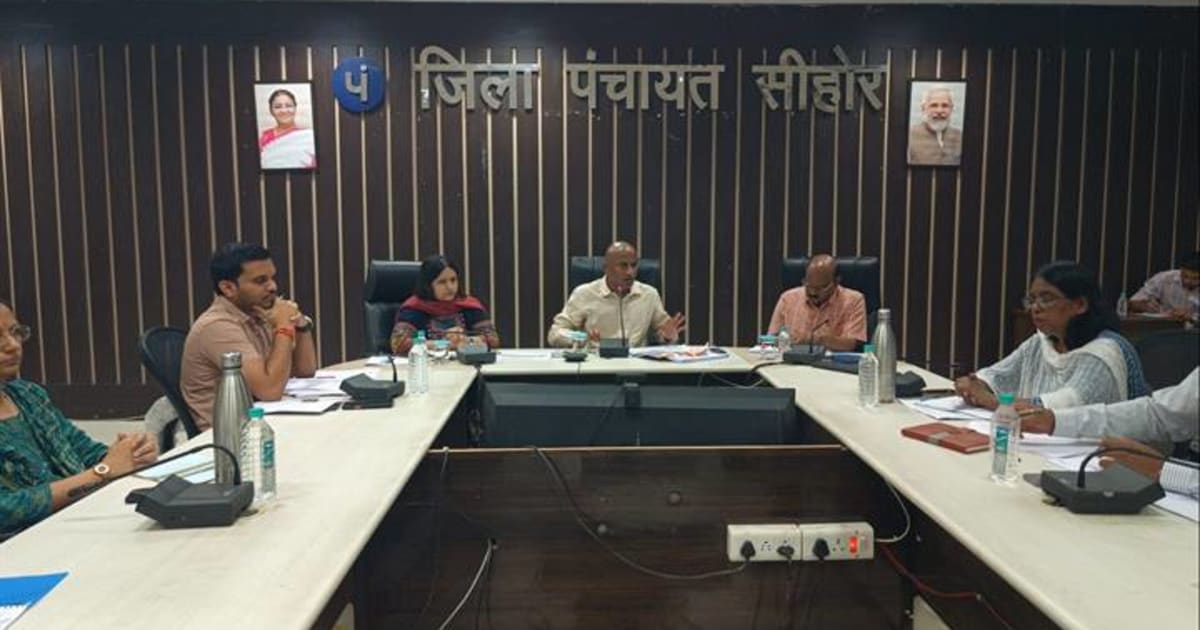 सीहोर : समय-सीमा वाले प्रकरणों का संतुष्टिपूर्ण निराकरण सर्वोच्च प्राथमिकता से करें -कलेक्टर