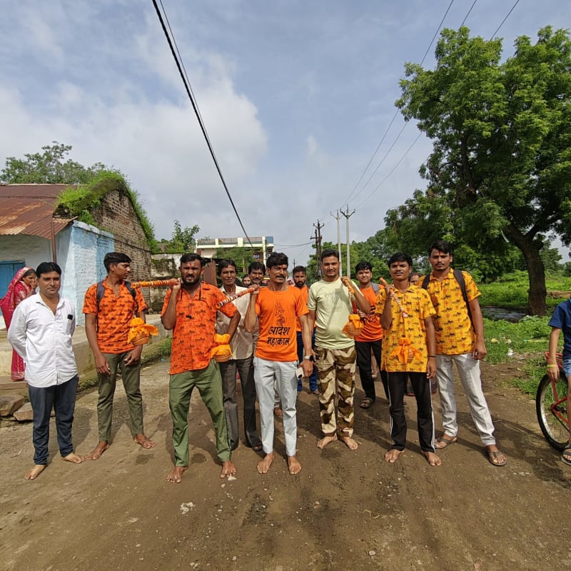 भीकनगांव टेमला से पहली बार उठी कांवड़ यात्रा, ओंकारेश्वर के लिए रवाना हुए शिवभक्त