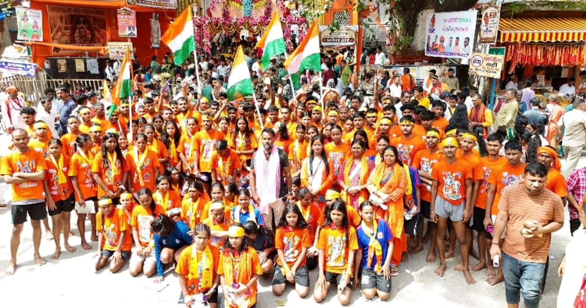 जल और तिरंगे के साथ ‘भोले की दौड़’, बोल बम और “भारत माता की जय” से गूंजी रांची