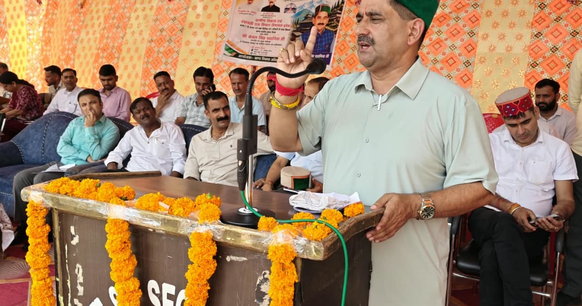 प्रदेश सरकार की फ्लैगशिप योजनाओं की जानकारी कार्यक्रमों में प्रदर्शित करें: केवल सिंह पठानिया