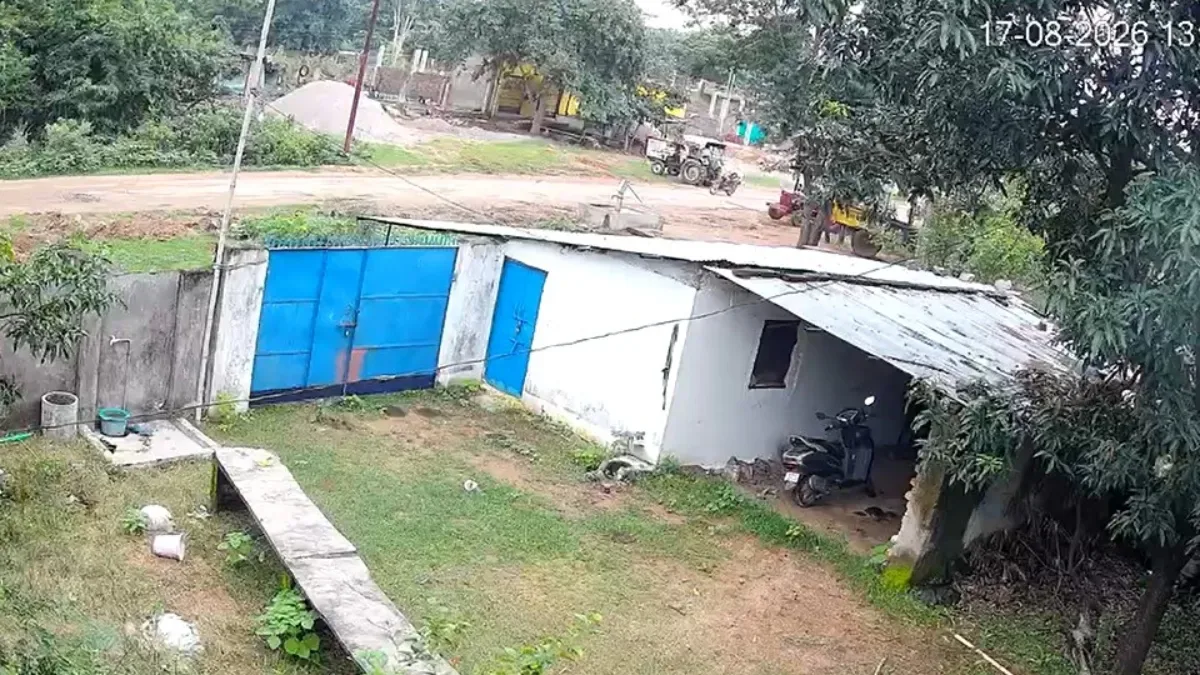 सड़क के आर-पार बंधी रस्सी बनी मौत का फंदा! ललितपुर में बाइक सवार की गर्दन फंसी, दर्दनाक मौत, देखें वीडियो