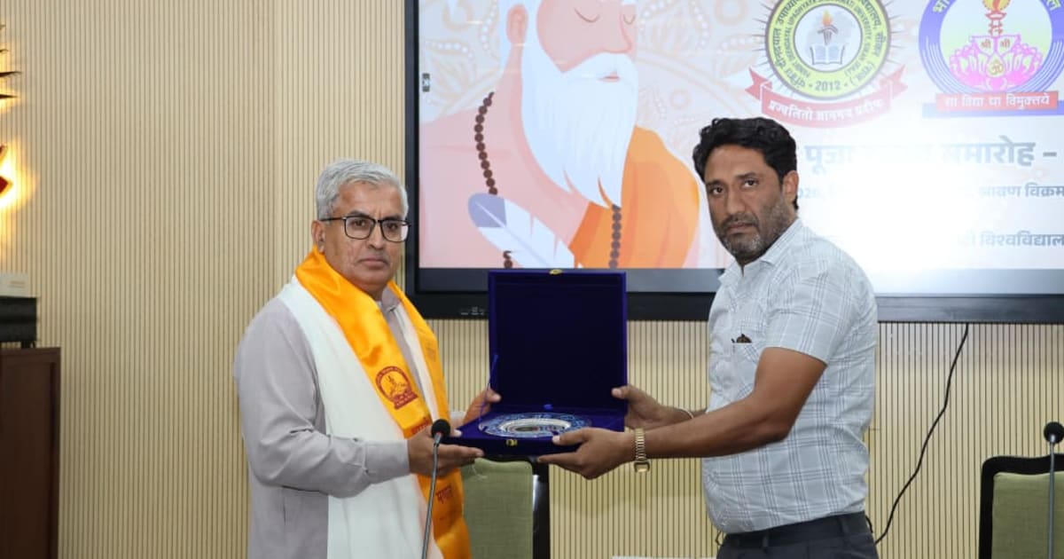 गुरु जीवन को सही दिशा दिखाता है, जीवन लोककल्याण में लगाएं: भंवरदान चारण