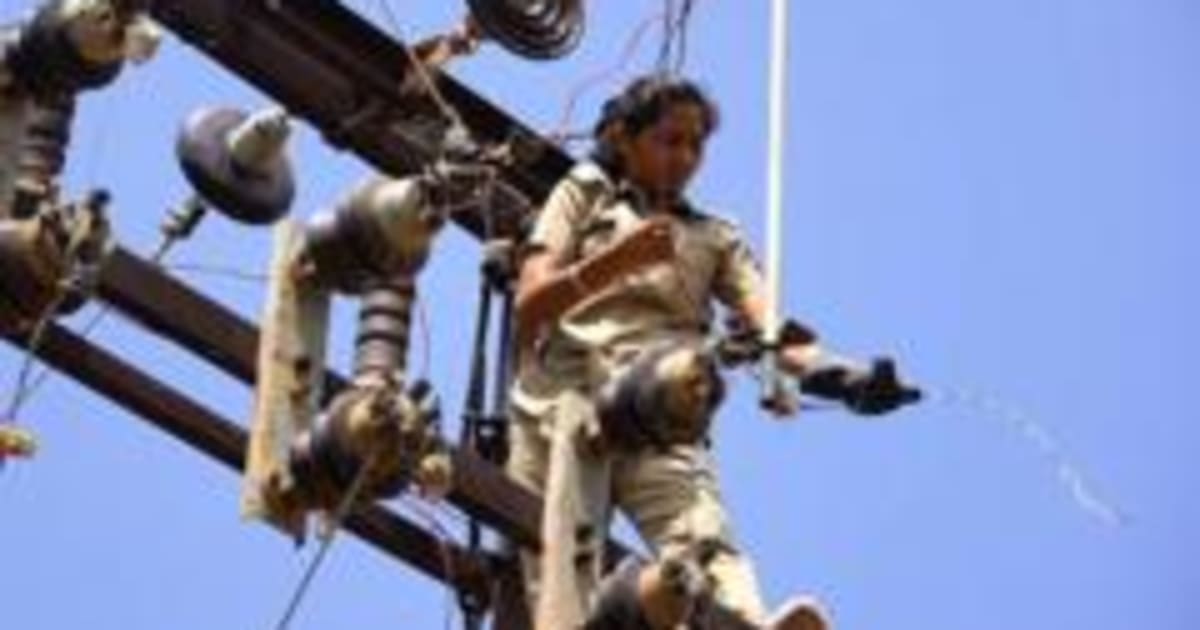बिजली के खंभों पर चढ़ना, ट्रांसफार्मर ठीक करना, ये हैं महाराष्ट्र के बुलढाणा की लाइनवुमैन ज्योति