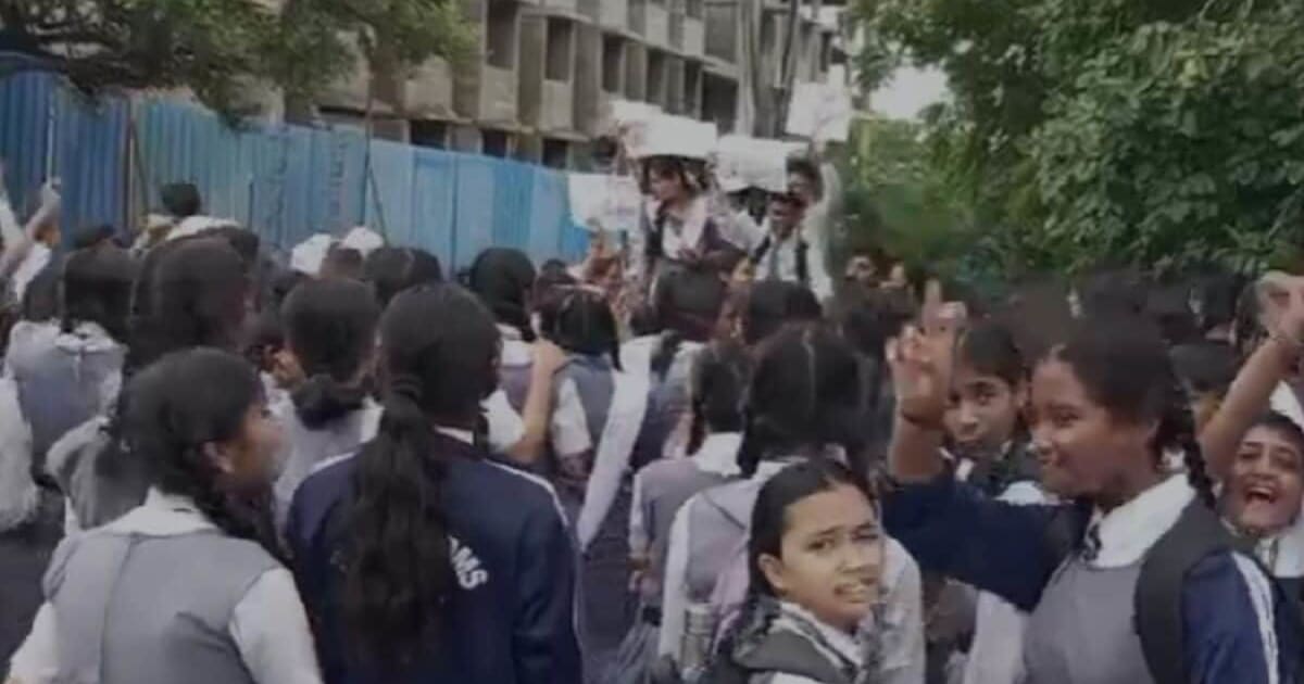 MP में जेन अल्फा ने खोला मोर्चा, भोपाल में किया प्रोटेस्ट; इन 2 जिलों में भी सड़कों पर उतरे