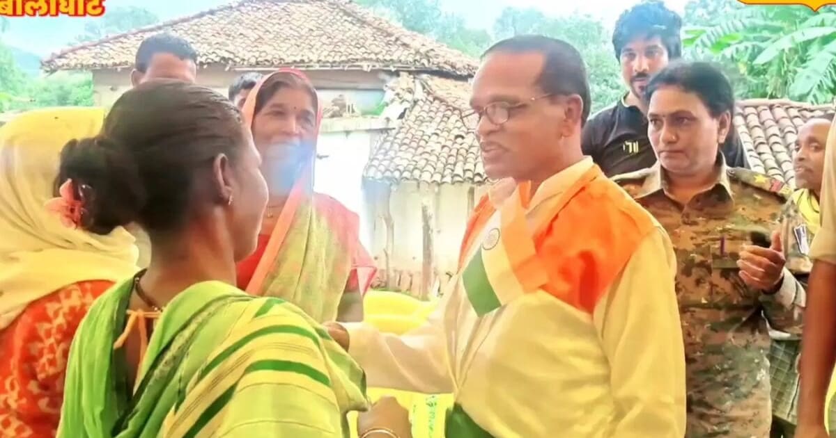 जंगल में काटी जिंदगी, अब किया सरेंडर.. सालों बाद भाई के राखी बांधेगी बहन, जानें कैसा बना था नक्सली कमांडर