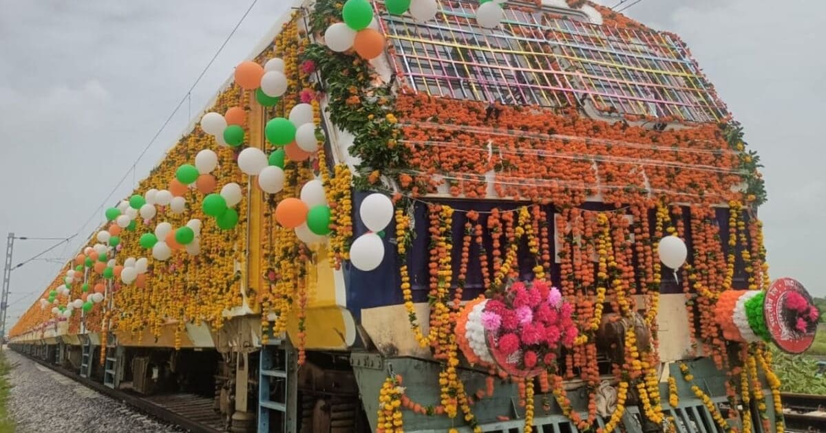 हो गई मौज! 56 किलोमीटर दूरी और 902 करोड़ का बजट, MP में यहां मेमू ट्रेन को दिखाई गई हरी झंडी