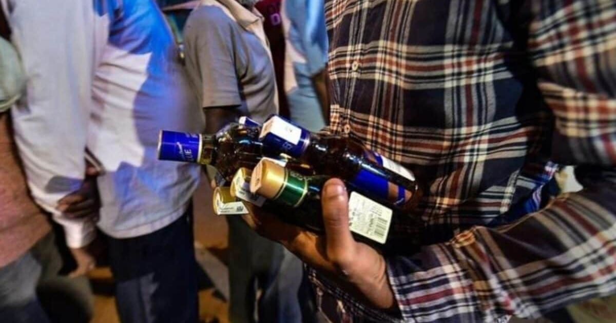 'ड्राई स्टेट' गुजरात में नकली शराब पीने से 2 की मौत, हालत बिगड़ने के बाद 19 अस्पताल पहुंचे