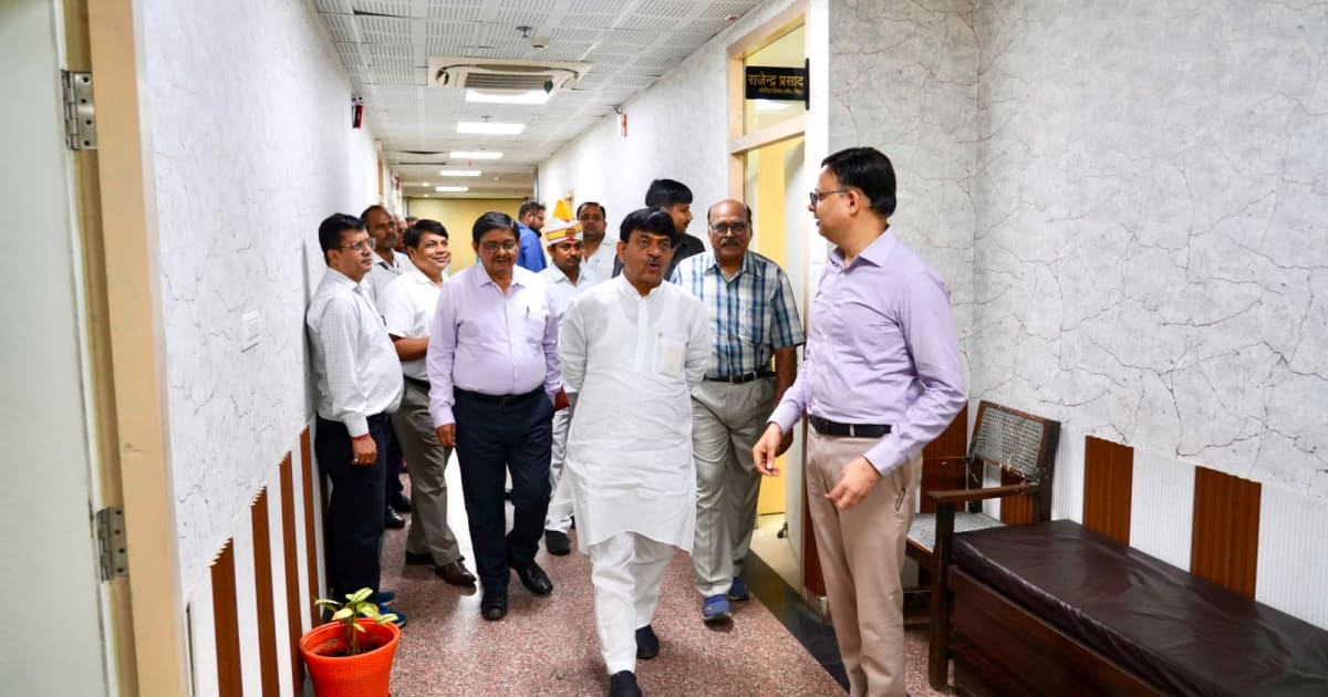मंत्री कपिल देव अग्रवाल ने आईटीआई को कौशल केंद्र के रूप में विकसित करने के दिए निर्देश