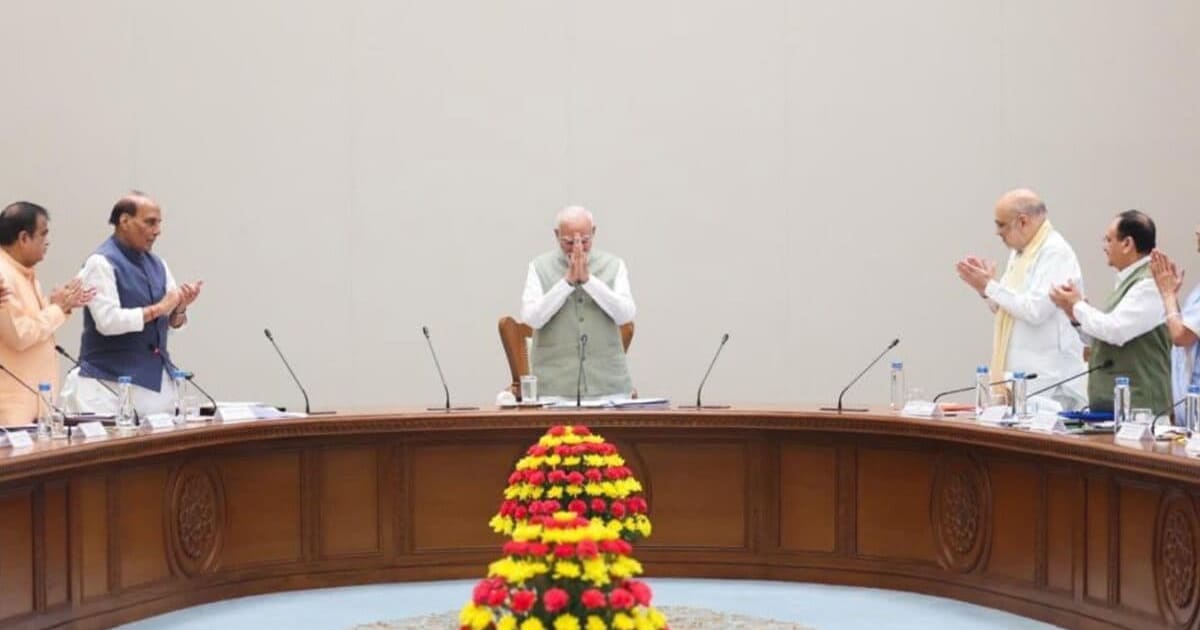 मोदी कैबिनेट का डिजिटल टेस्ट: सोशल मीडिया की रेस में पीएम ने सबको पछाड़ा, जानें कौन मंत्री पास और कौन हुआ फेल?