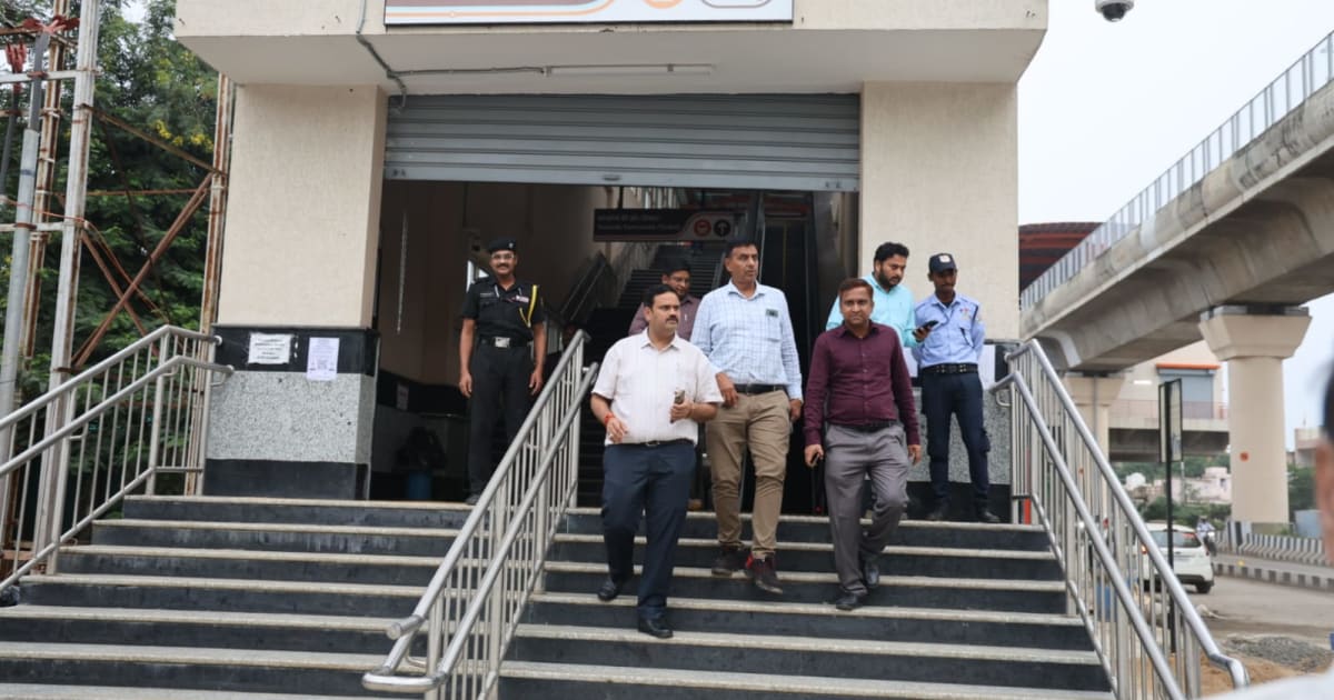 संभागायुक्त ने किया मेट्रो डिपो का निरीक्षण, परियोजना की प्रगति की ली जानकारी