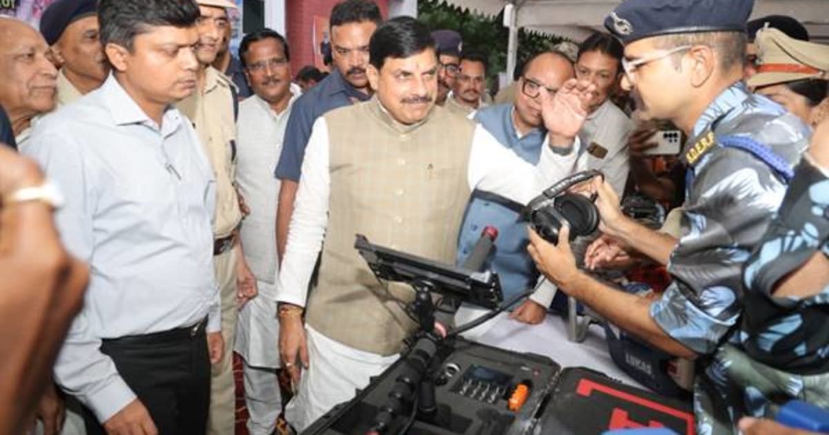 मुख्यमंत्री डॉ यादव ने किया आपदा प्रबंधन उपकरणों का अवलोकन