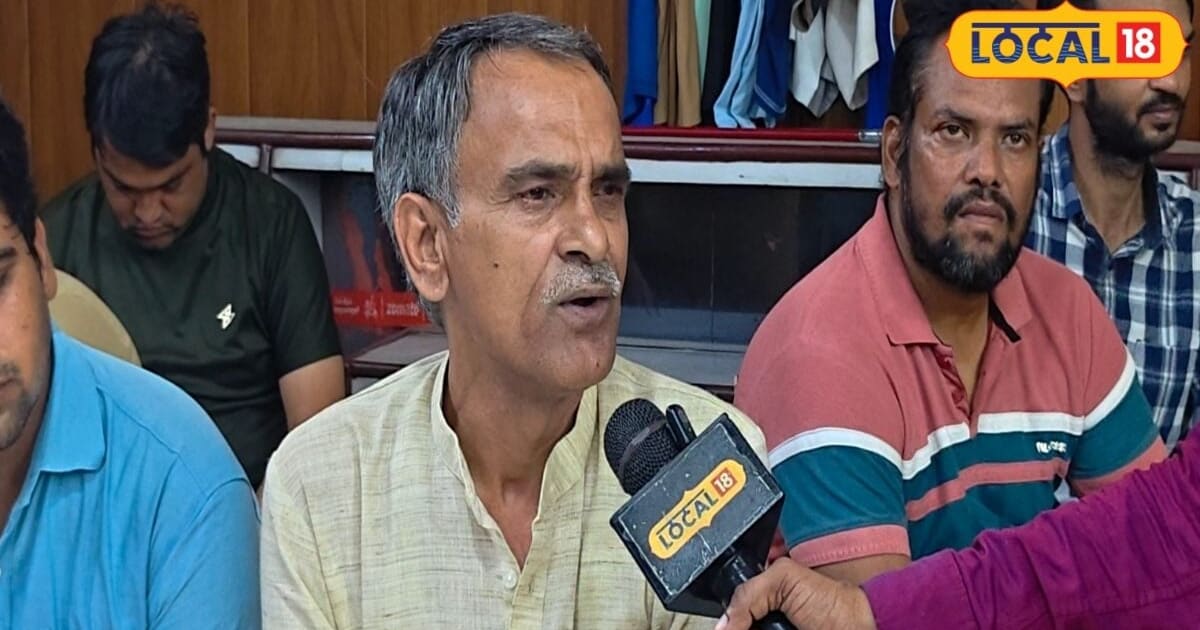 नोएडा के चौड़ा सादतपुर गांव के लोगों ने स्थानीय विधायक-प्राधिकरण को दिया शून्य नंबर, जलभराव, गंदगी और अधिकारियों की अनदेखी से परेशान
