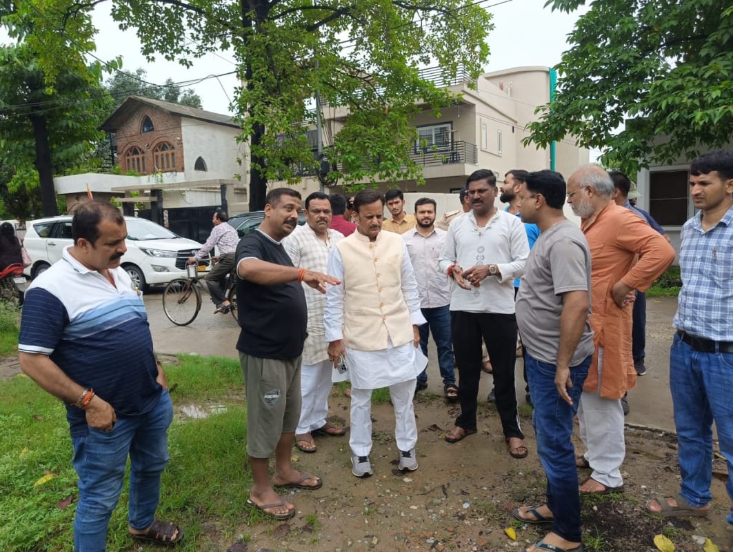 राहत और बचाव के लिए प्रशासन पूरी तरह मुस्तैद, उप मुख्यमंत्री राजेंद्र शुक्ल ने जलमग्न क्षेत्रों का किया दौरा, राहत एवं बचाव कार्यों का लिया जायजा