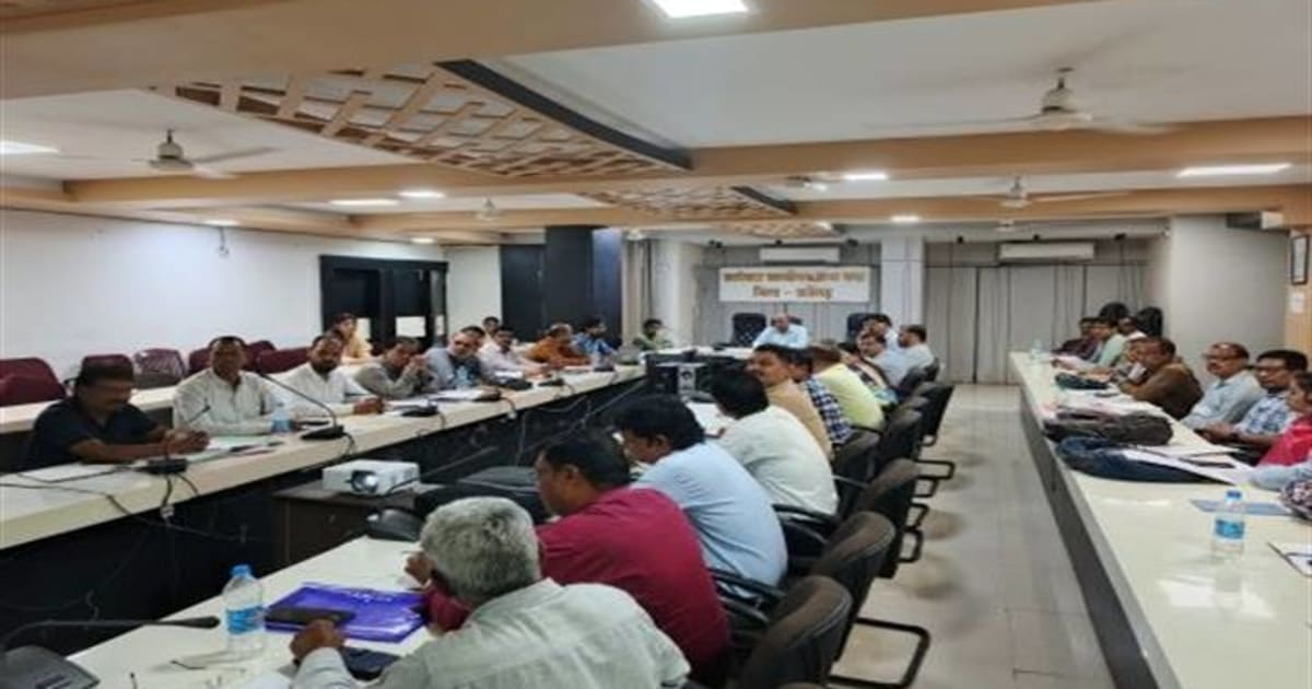राजगढ़़ : एफएलएन एवं जिला स्तरीय मासिक समीक्षा बैठक आयोजित, कलेक्टर डॉ. मिश्रा ने दिए आवश्यक दिशा-निर्देश
