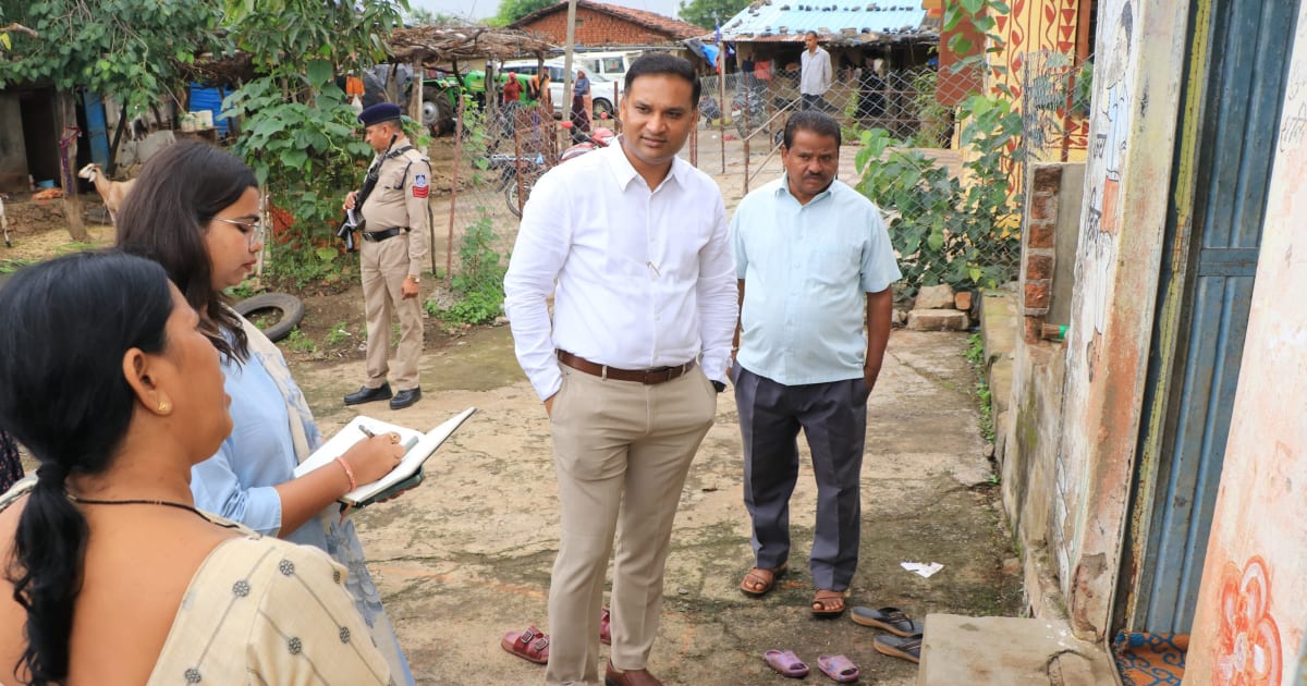 झाबुआ- मुख्यमंत्री जन विश्वास अभियान अंतर्गत कलेक्टर ने आंगनवाड़ी केंद्र रोटला का किया निरीक्षण