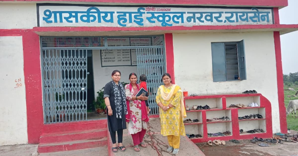 शासकीय हाई स्कूल नरवर में वन स्टॉप सेंटर द्वारा जागरूकता कार्यक्रम आयोजित