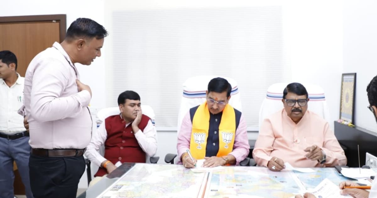 केंद्रीय मंत्री तोखन साहू ने सहयोग केंद्र में किया कार्यकर्ताओं से संवाद