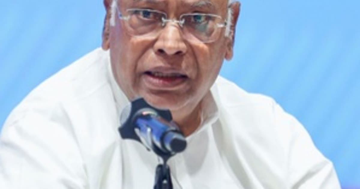 खड़गे बोले- चीनी की मिठास में सरकारी नीतियों की कड़वाहट:विदेश से आयात हो रहा, ये कैसा आत्मनिर्भर भारत; बढ़ती कीमतों पर केंद्र से 3 सवाल किए