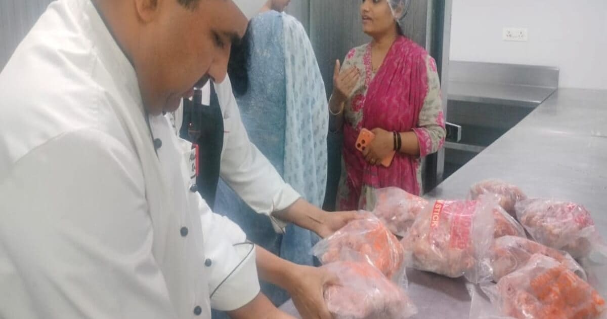 फाइव स्टार सयाजी होटल का किचन सील, फूड लाइसेंस सस्पेंड... जांच में मिली चूहे-कॉकरोच और फंगस वाली सामग्री