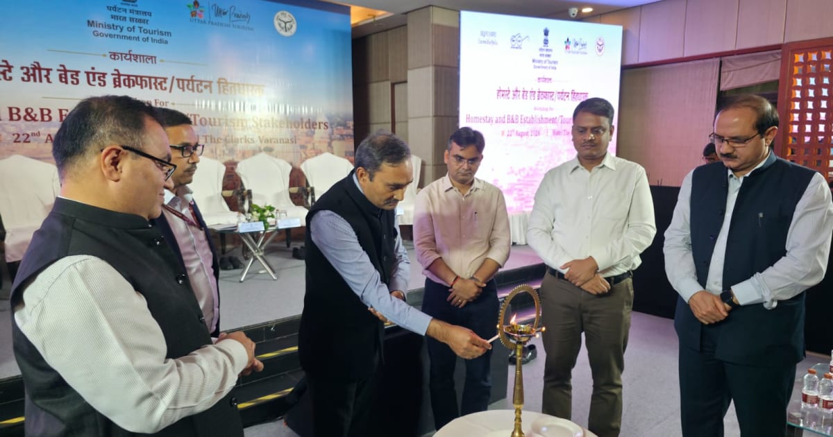वाराणसी को वैश्विक पर्यटन गंतव्य बनाने पर जोर