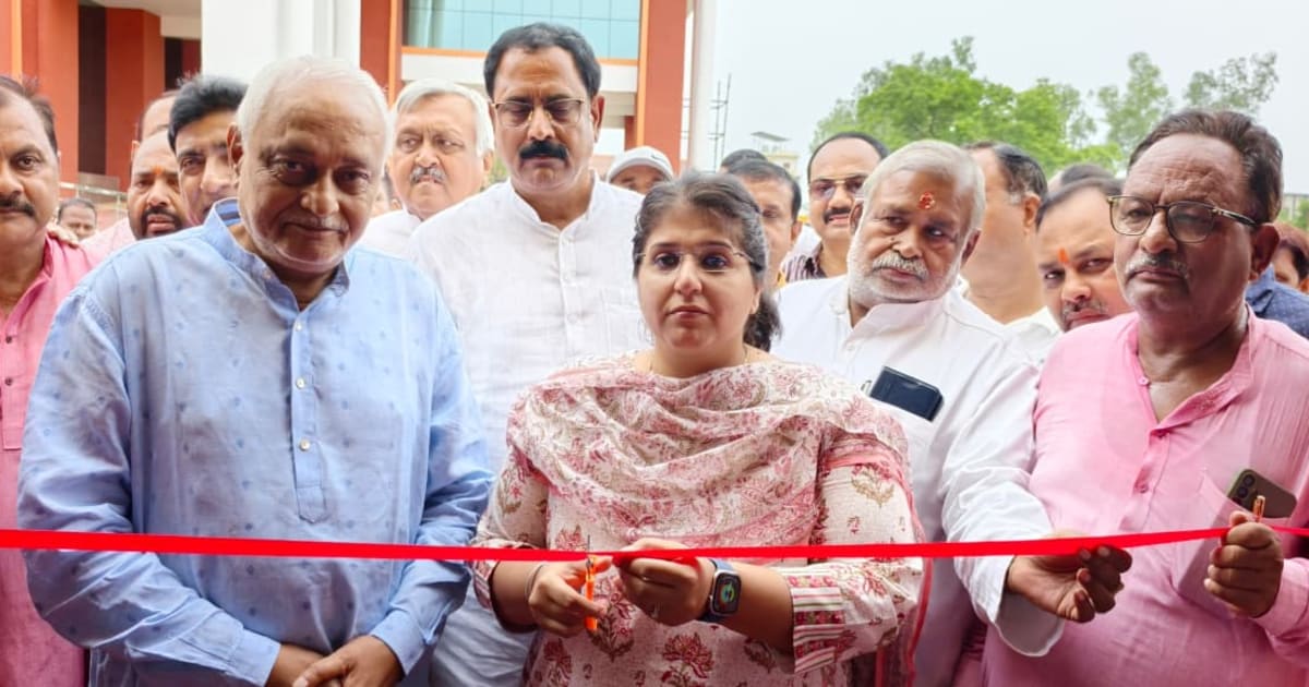 जिलाधिकारी ने तीन दिवसीय प्रदर्शनी का किया उद्धघाटन