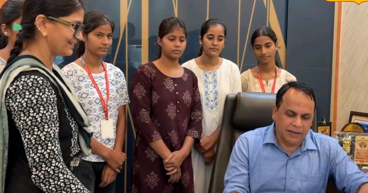 जौनपुरः खुद के एडमिशन में झेली परेशानी, तो खड़ा कर दिया शिक्षा का साम्राज्य, डॉ. अब्दुल कादिर ने गरीब बच्चों के लिए खोल दिए दरवाजे