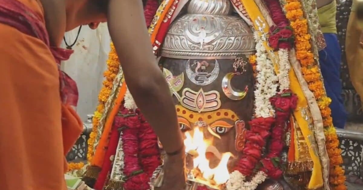 Mahakal Bhasma Aarti Live: महाकाल का मनमोहक श्रृंगार, आज के भस्म आरती दर्शन