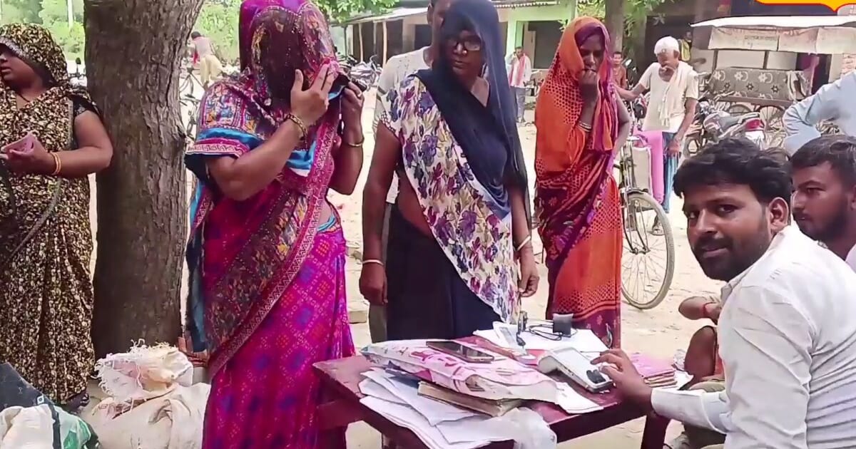 अमेठीः पहले तो 6 से 12 रुपए प्रति क्विंटल मिलते थे, लंबे संघर्ष के बाद मिला सम्मानजनक मानदेय, कोटेदारों ने कहा ईमानदारी से करेंगे काम