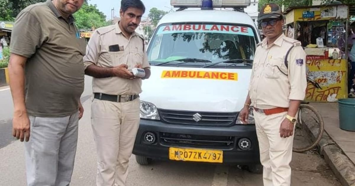 ग्वालियर: मरीजों की सुरक्षा को लेकर प्रशासन सख्त, 45 एम्बुलेंसों की सघन जाँच में 15 पर लगा जुर्माना
