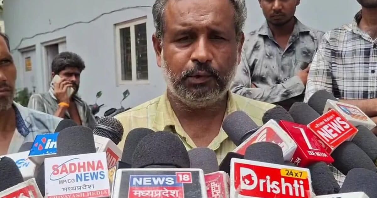 दो जिगरी दोस्तों ने एक साथ दी जान! एक ही रस्सी से लटके मिले शव, गांव में खबर मिलते ही मच गई चीख-पुकार