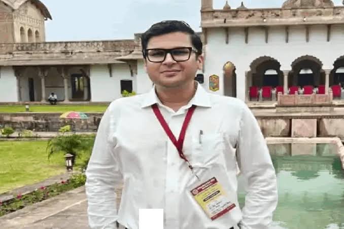 SDM रवीश श्रीवास्तव ने नारियलखेड़ा में मनवाया प्रशासनिक क्षमता का लोहा, शांतिपूर्वक हुआ हाईकोर्ट के आदेश का पालन