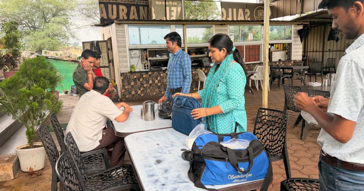 जबलपुर- राजस्व और खाद्य सुरक्षा अधिकारियों ने की कई खाद्य सामग्री विक्रय प्रतिष्ठानों की जांच